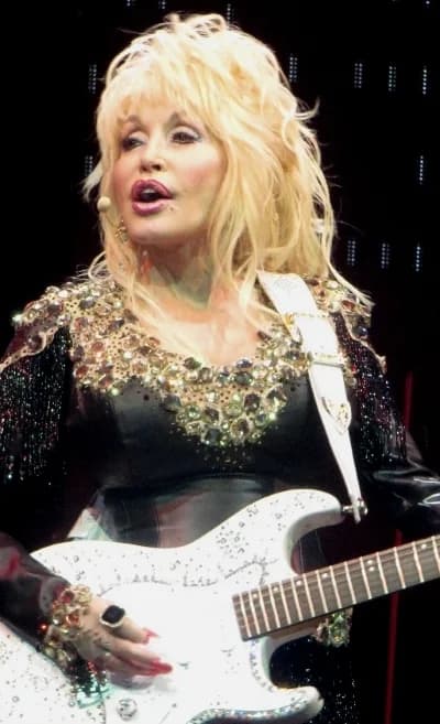 Dolly Parton in concert. Photo: BlondJoshuaParton / CC BY-SA 3.0